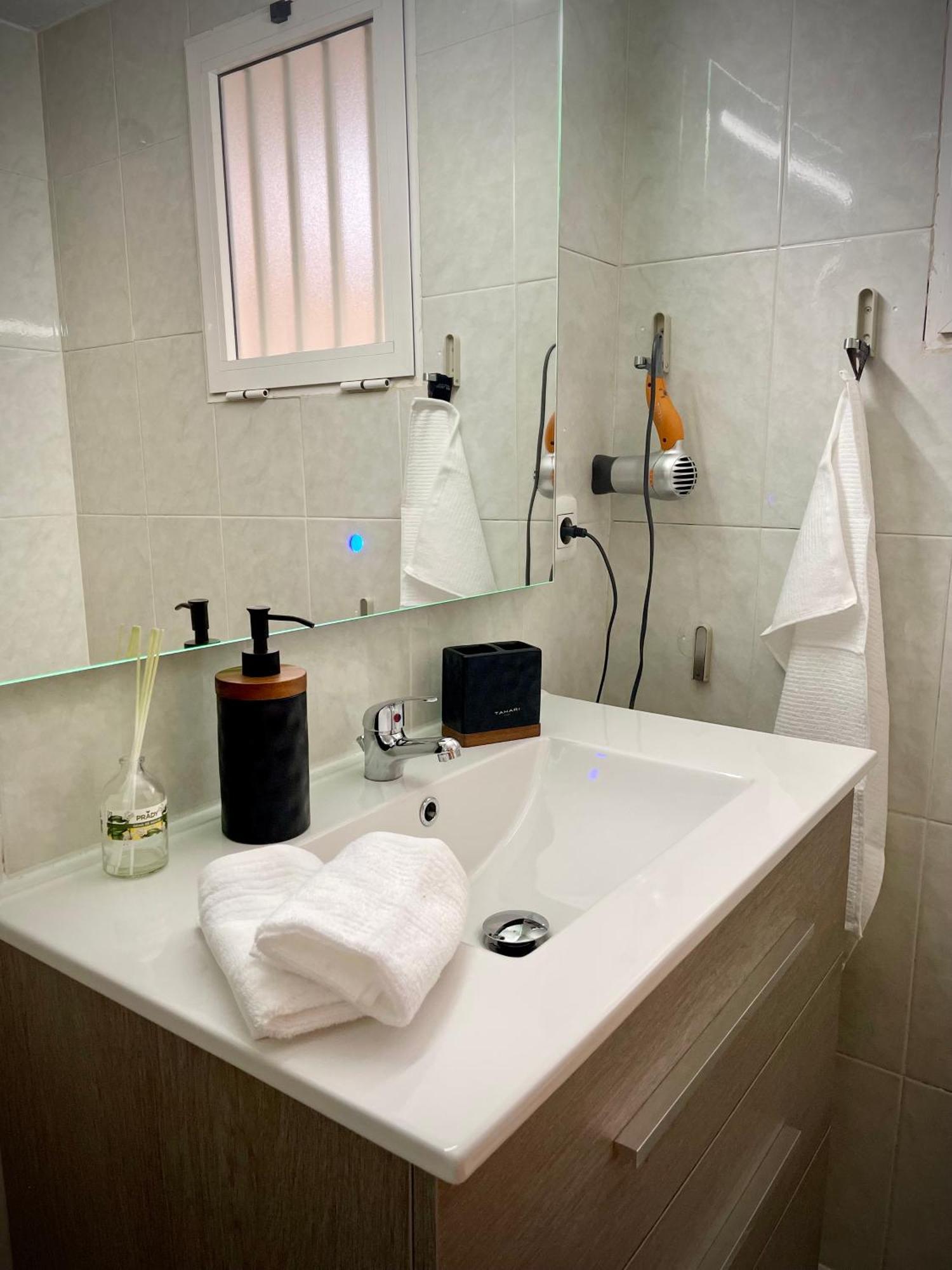 Wunderschoenes Fuer 4 Gaeste Mit Pool & Klima, Lage In Strandnaehe Appartement *